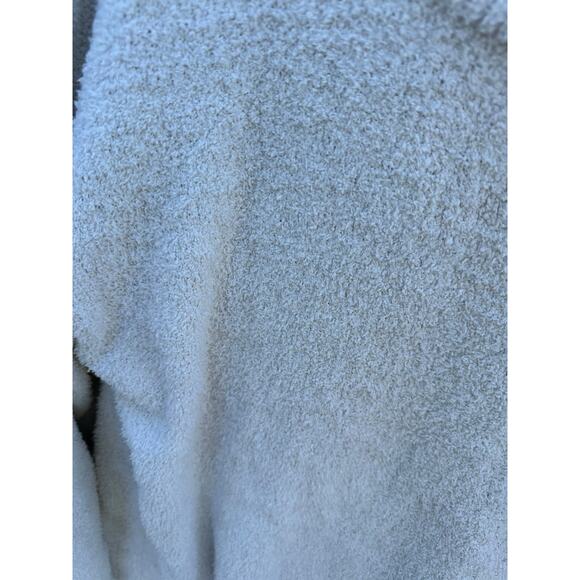 Uniqlo sweater - Picture 2 of 7